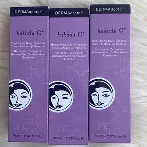 3 Dermadoctor Kakadu C Brightening Daily Cleanser